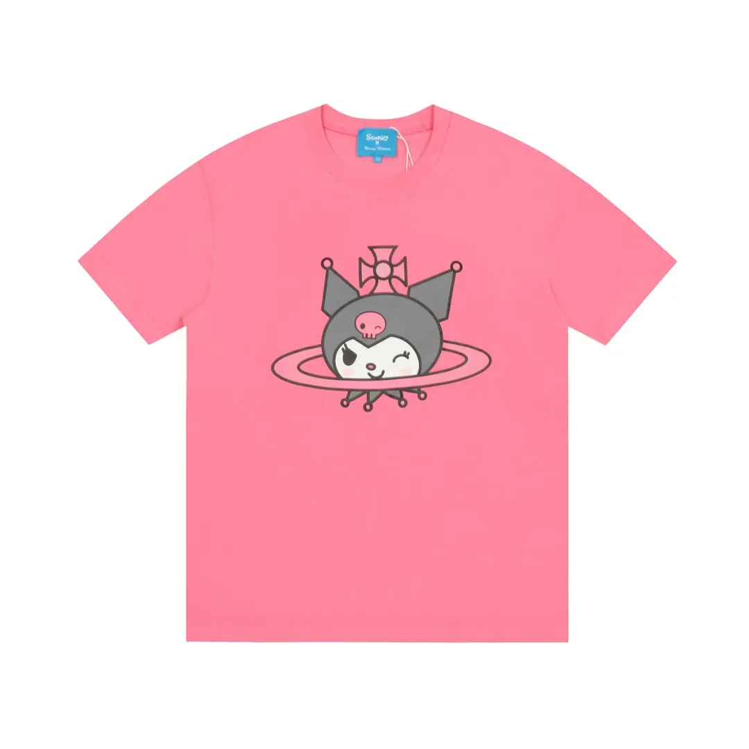 vivienne west wood Queen Mother Vivienne Sanrio co-branded Sanrio family series printed short-sleeves are simply not good-looking! Same style for men and women. Can be matched with couple outfits. The top hot model in 2024. No need to say more. Directly open the details. YB mold opening. Correct seam details. Full range of correct accessories. Every detail is completely restored. Directly full. White, Melody, Rose Red, Culomi, Blue, Cinnamon Dog, Purple, Crown Culomi. Size: XS-L